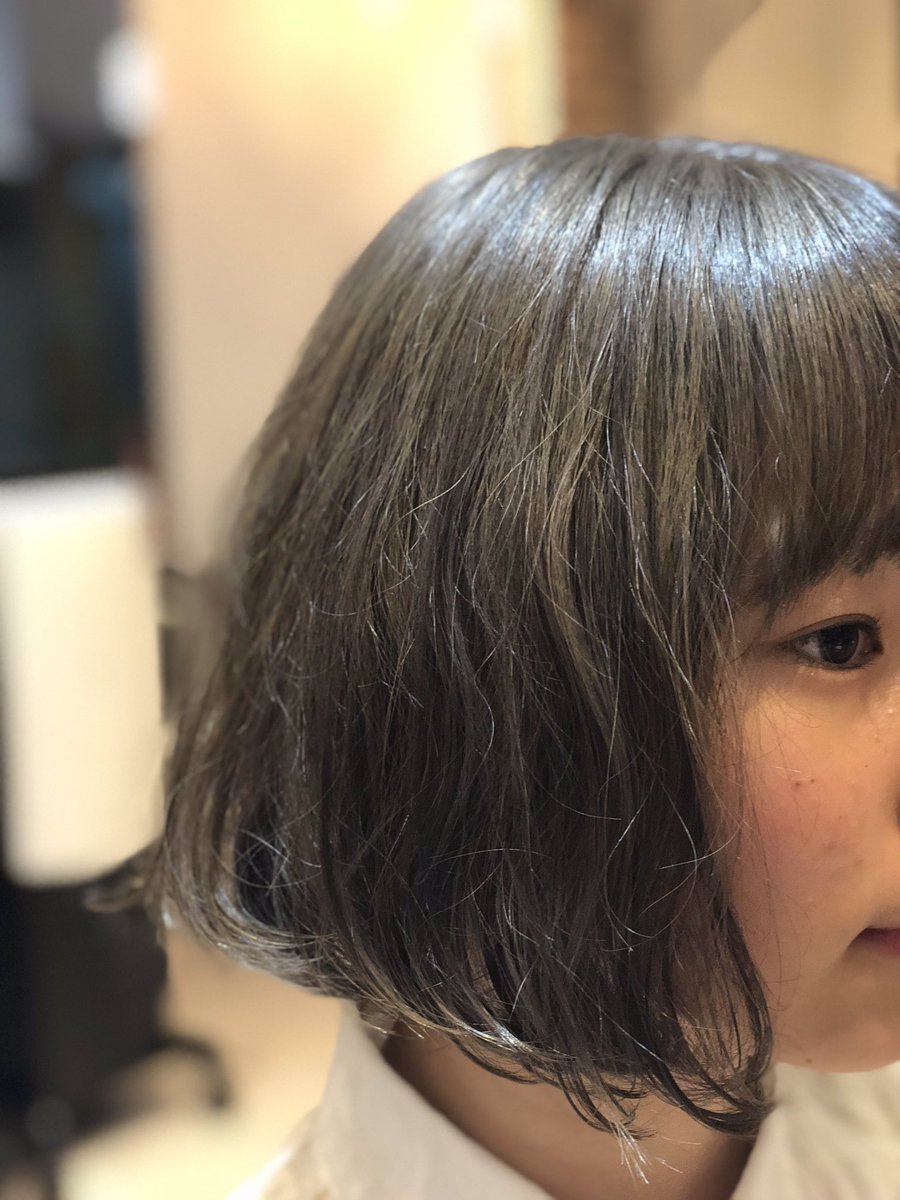 西川 龍也 Ar Twitter 仮卒 中の高校生 ヘアカラー に挑戦するなら 是非お任せ下さい 人気の グレージュカラー や グレイッシュカラー 綺麗な発色力を求めるには 1度ブリーチが必要です そこに イルミナカラー などの 透明感抜群のカラー剤で仕上げ 西川 龍也 Ar Twitter 仮卒 中の高校生 ヘアカラー に挑戦するなら 是非お任せ下さい 人気の グレージュカラー や グレイッシュカラー 綺麗な発色力を求めるには 1度ブリーチが必要です そこに イルミナカラー などの 透明感抜群のカラー剤で仕上げ