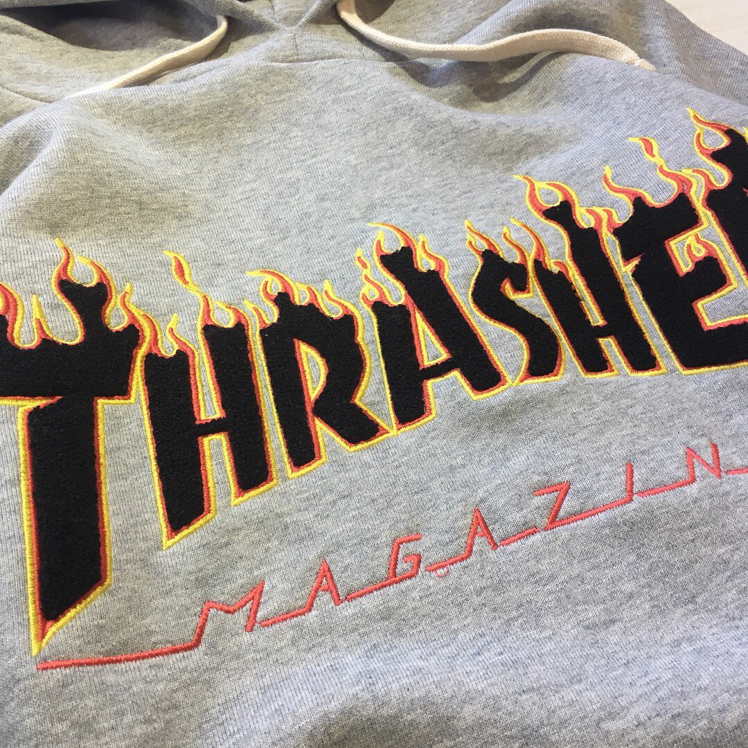 Steelo スティーロ Twitterissa Thrasher のプルオーバーパーカー 大人気のフレームロゴ 刺繍がかっこいい フレームロゴは立体感があり インパクト大 オススメアイテムです スラッシャー パーカー 山梨 河口湖 セレクトショップ Steelo