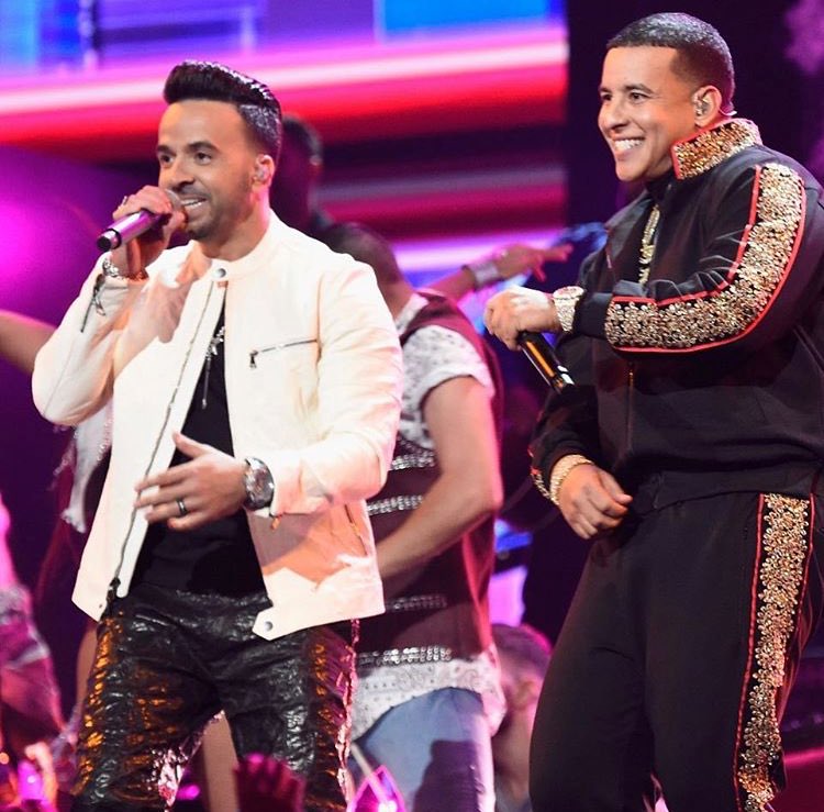 Telemundo's tweet photo. #Despacito rompió récords alrededor del mundo y ese es el premio más grande que podemos tener los latinos. 👏🏼😎#Grammys #LuisFonsi #DaddyYankee https://t.co/GE7QEPrFMO