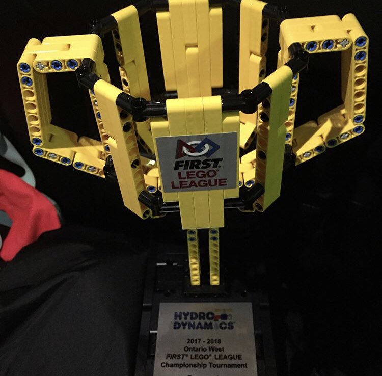 hnrobotics's tweet photo. A few pictures from today. From 5 a.m. we were ready to do whatever it would take to succeed #stillgoing #hawkbots https://t.co/w1bexpj0qV