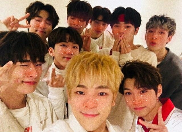 sksofties's tweet photo. ʚ #StrayKids 🖇 #스트레이키즈 ɞ
#TwitterBestFandom
#TeamStrayKids https://t.co/5oXCMUl7As