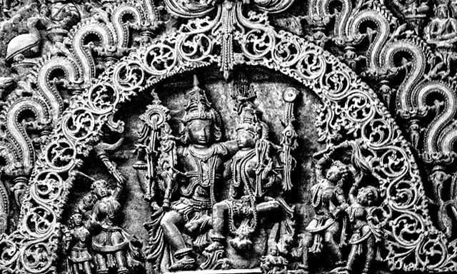 IndianContents's tweet photo. #Beautiful work on the #lintel of the sanctum sanctorum of #Belur Chennakeshava #temple in #karnatakapic by :swamin https://t.co/M8eIXNR9ko