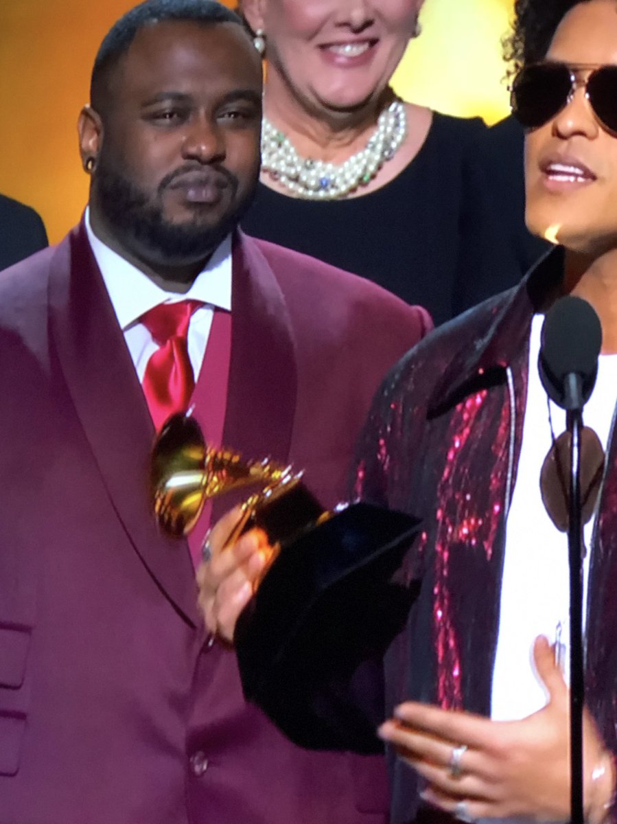 simonsayssesh's tweet photo. Congratulations to James @fauntleroy the most humble, most influential songwriter of our time (who never gets the recognition he truly deserves) on his Grammy win for Album of the Year https://t.co/PiFjD4xjlf