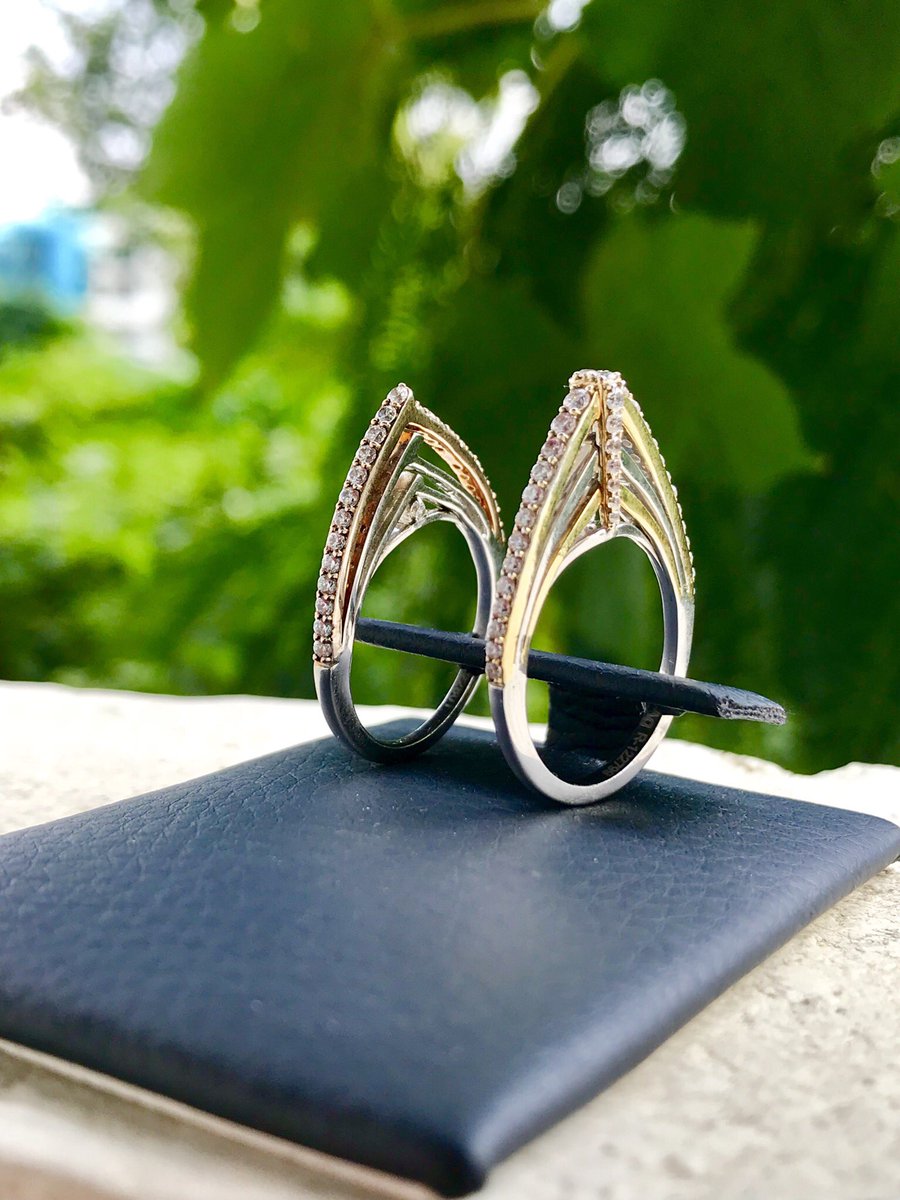 Su_RajInterGold's tweet photo. .... LEFT or RIGHT 
#Wooring
#beautiful #jewelry #ring #woo #wooring #gold #diamond #diamondring #fashion #fashionring #party #functional #wedding #marriage #trendy #stunning #foreverroyal #diamondsareforever #jewellery #collection2017 #earring #pendant #necklace https://t.co/gsusT9fYrS