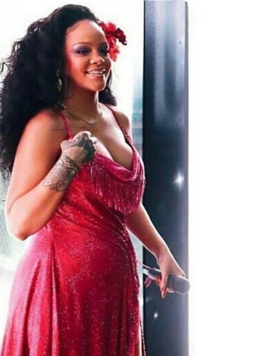 P0P_NATION's tweet photo. @rihanna is pregnant?
#Grammys2018 #Grammys
#willthoughts #DJKhaled #Rihanna https://t.co/Ruup6kOJHI