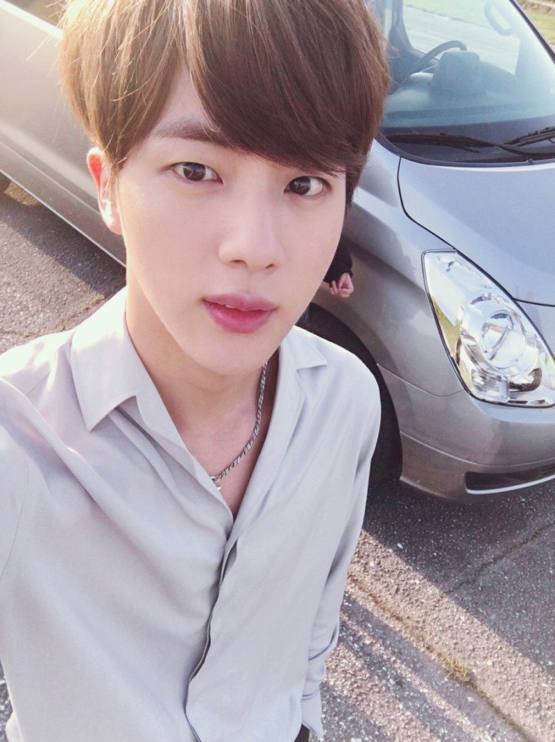 🏆Mr. Right Tournament🏆

ARMY, I want to play a game 🎯

1. Jin in PJ
2. Jin in shirt

RT+ replay your choice on our thread
🍭 with Best Fan Army hashtags🍭

What will you choose⁉️
Goal- 200 mention

#iHeartAwards #BestFanArmy #BTSARMY <a href="/BTS_twt/">방탄소년단</a>