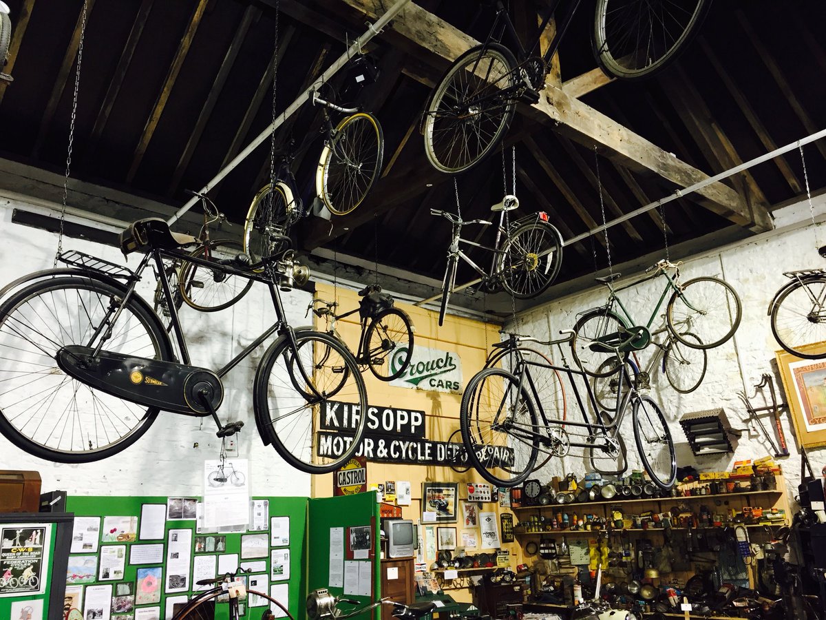 ScotCancerFnd's tweet image. Poor bikes just waiting for us to become more #physicallyactive to reduce cancer risk #springsoon @nanettemutrie @CyclingSurgeon @exerciseworks