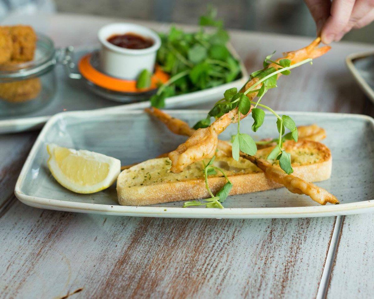 SlugEdinburgh's tweet image. What are you going to order for Happy Monday today???  We have 50% off the whole food menu, so why not treat yourself to that starter or dessert? 
To book a table call 01315247700 or email at bookings.S&amp;amp;Ledinburgh@stonegatepubs.com
#HalfpriceMonday #SlugEdinburgh #SlugandLettuce