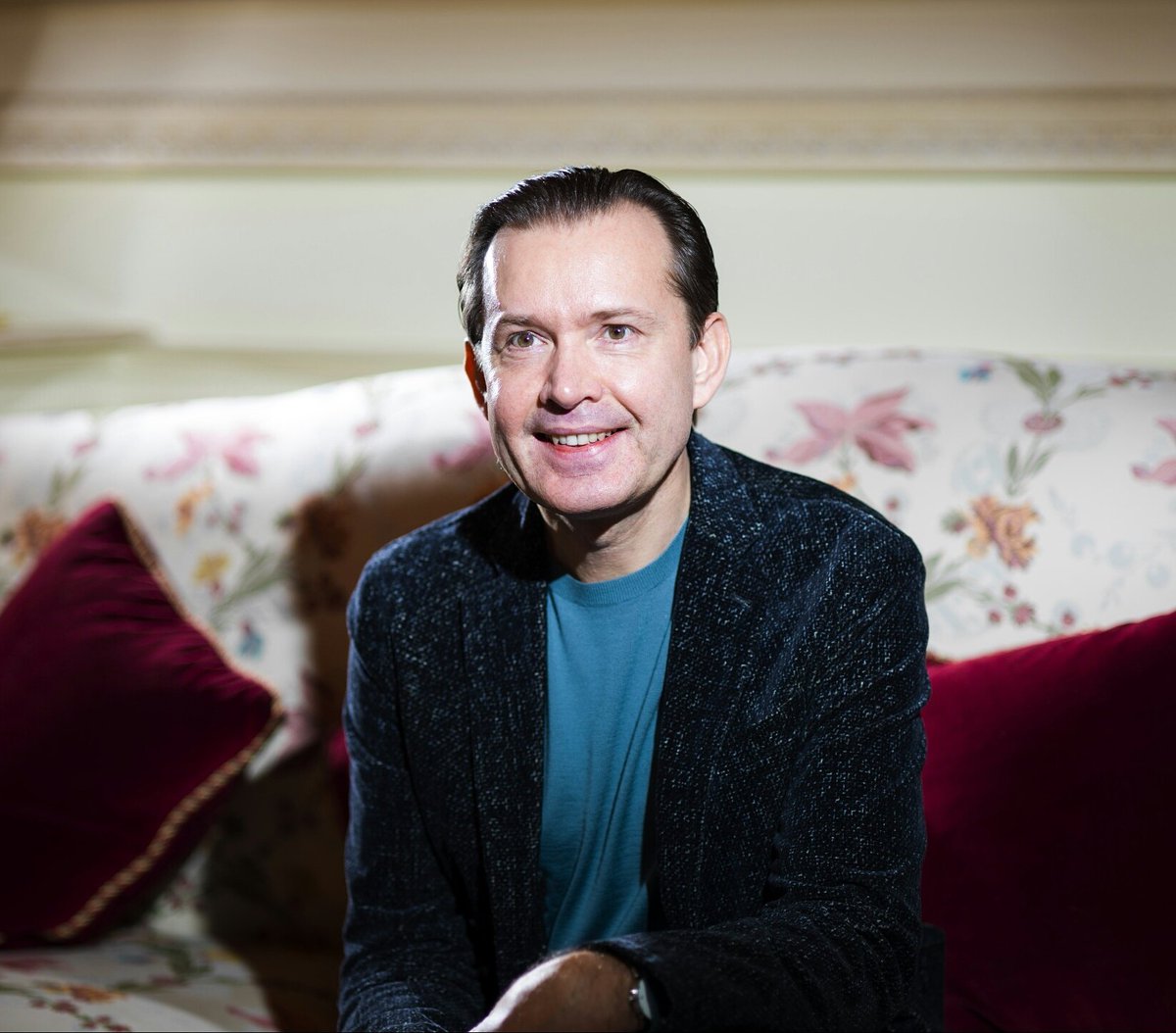 My photo of singer Oleg Pogudin at the Royal Suit of Ritz Hotel.
#hasselblad #ritz #london #ritzhotel #Фотограф #ritzcarlton #лондон #royal #олегпогудин #onanton #royalsuit #англия #pogudin #погудин #h5d #h6d #ритз #photoshoot #фотосессия #объектив #mayfair #bts #русскийлондон