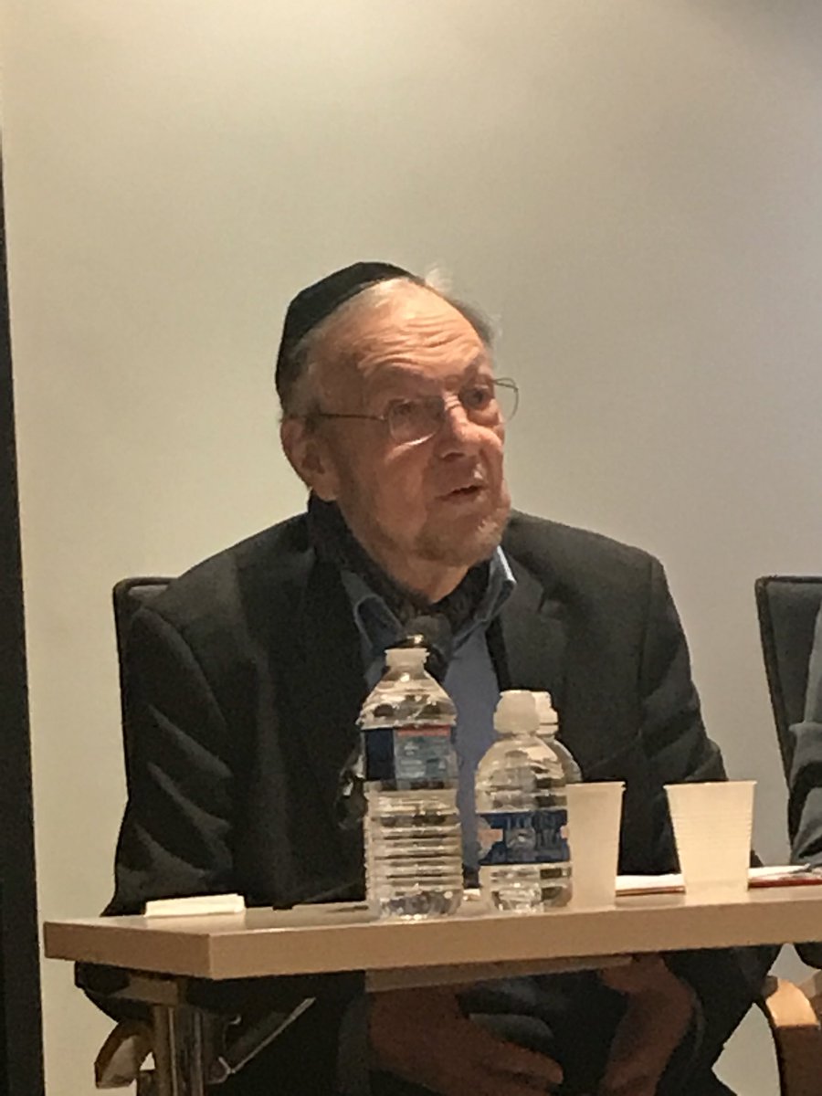 aiu_org's tweet photo. Droit et éthique ds le judaïsme, le professeur Armand #Abécassis prend la parole pr évoquer le lien entre Déclaration universelle des Droits de l’homme et les valeurs juives https://t.co/BteU3iL0nB