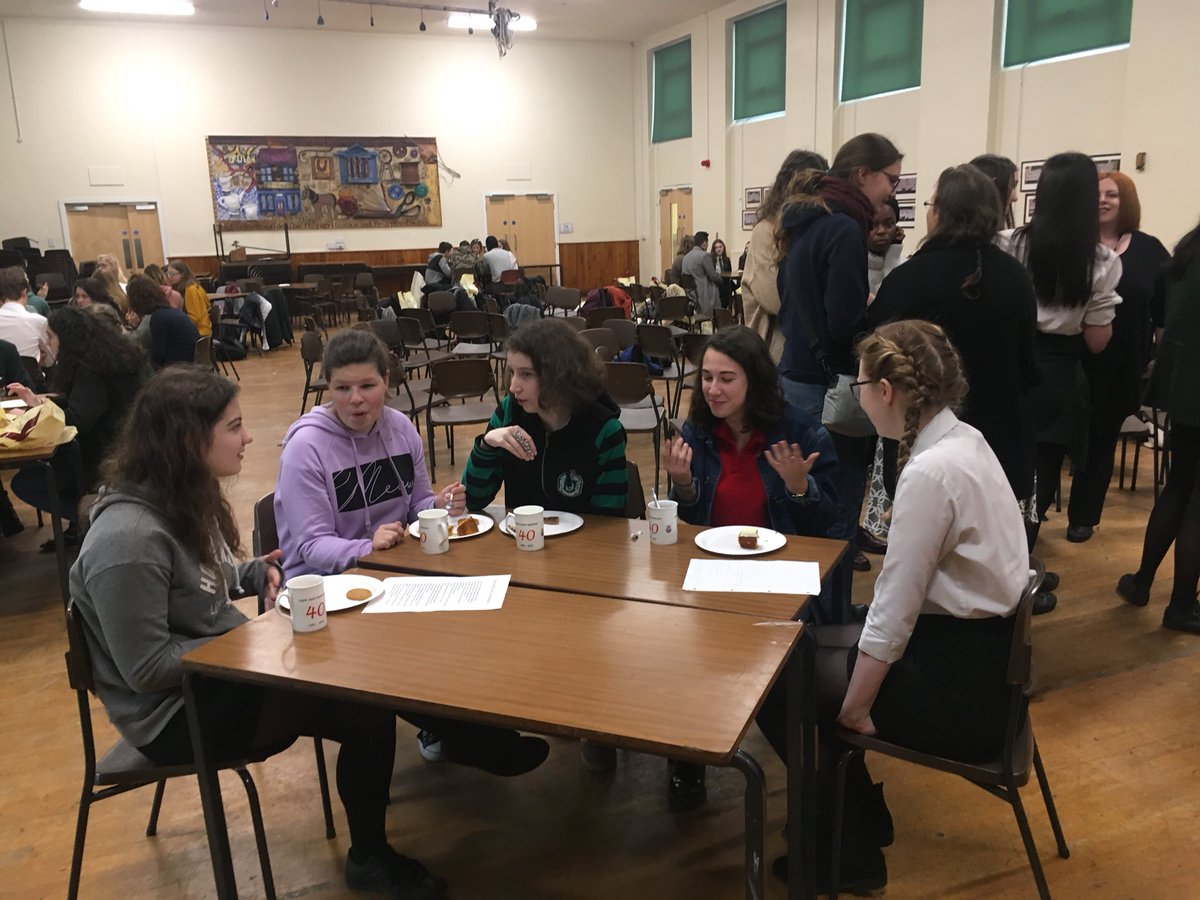 MaesGarmonLingo's tweet photo. Y Llydawyr a’r Cymry’n clebran mewn 3 iaith! | Breton and Welsh pupils chatting in 3 languages! #amlieithrwydd #polyglottes https://t.co/SdpFUHH2ZS