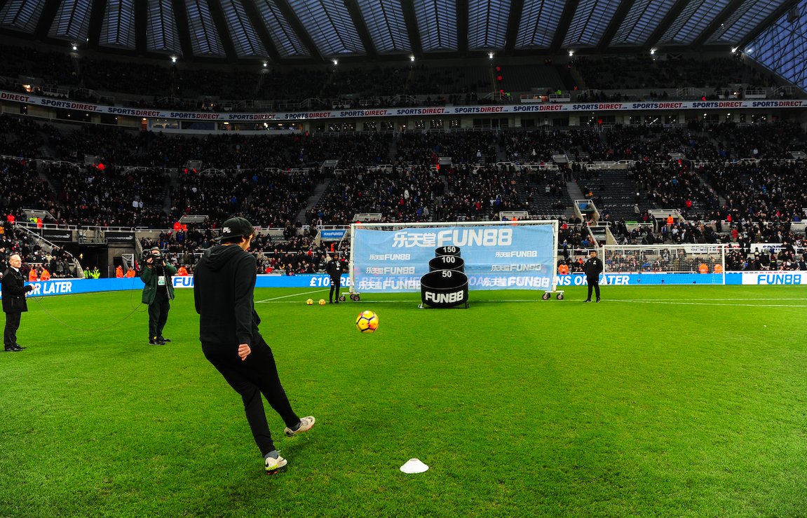 Follow &amp; RT to win two tickets to <a href="/NUFC/">Newcastle United</a> vs Burnley AND you'll get the chance to take part in our half-time challenge to win a signed #NUFC shirt! 

Winner announced first thing Tuesday morning. T&amp;Cs: nufc.fun88.co.uk/terms