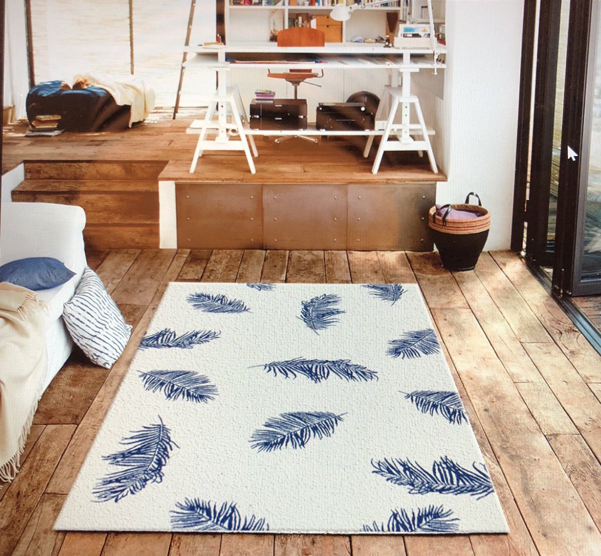 "Blue Feather" อีกดีไซน์ที่ มิสเคที จัดมาแนะนำ สำหรับ #ห้องนอน #ห้องนั่งเล่น ขนาดกำลังดี 110x175 cm สรรสร้างห้องคุณดู #มีสไตล์ สวย เก๋ แตกต่างไปจากพรมแบบเดิมๆ