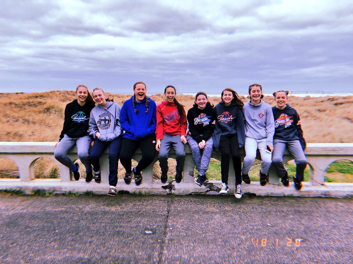 LOHSGirlsHoops's tweet photo. Such an awesome weekend at Seaside watching our youth teams compete, and major congrats to our 8th Grade girls for taking 1st place! https://t.co/SWeSs1ql4N