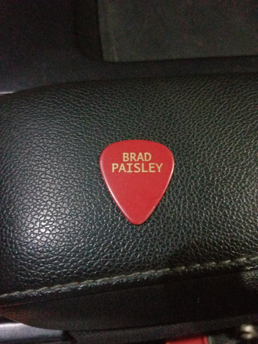 kevin_Boogaard's tweet photo. A night I'll never forget! Never gets old seeing my all time favorite @BradPaisley. Thanks for the guitar pick!! And thanks to @PureMichiganDMD for letting me take a picture with his signed Brad Paisley guitar. You killed it up there! #Weekendwarriortour #BradPaisley #PitRound4 https://t.co/1IiZeL0LoE