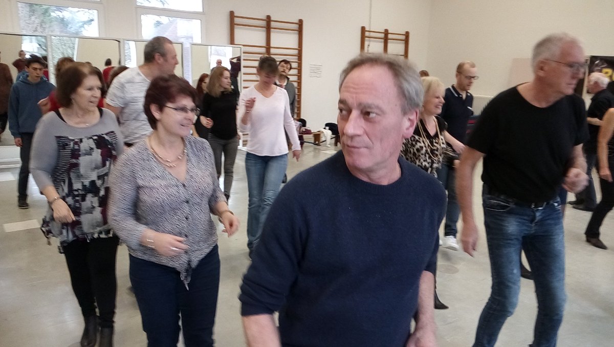 Rocking_Club_91's tweet photo. Dimanche 28 janvier 2018, le Rocking Club a fêté la galette avec les Rois et les Reines de la piste de danse. 
#RC91 #Rocking_Club #danses #bonne_humeur #Yerres https://t.co/lwv8eQMgsG