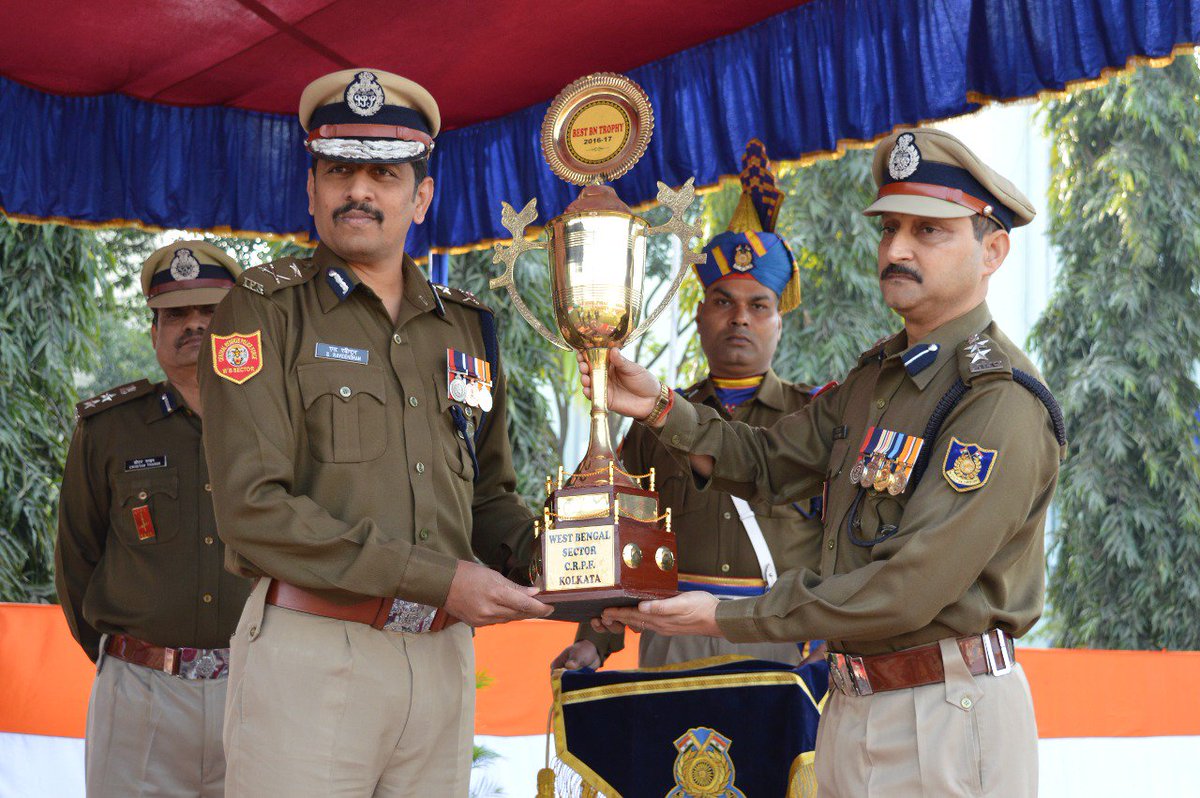 Rajkumarmajilly's tweet photo. WB Sector observe 69th Republic day. ..sh. S Raveendran Ips Igp Wbs hoisted the flag and addressed the gathering. he also read out the name of saurya chakra awarded and PMG awardee. total 02 personel were awarded saurya chakra and 35 personnel were awarded  PMG this year@WBS_CRPF https://t.co/8sTbVEJV6G