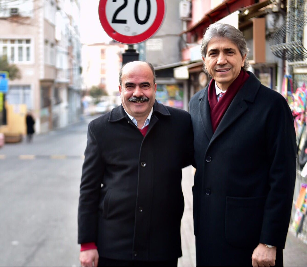 mustafademir's tweet photo. Sümbül Efendi Mahalle Muhtarımız ile Ağa Çayırı Sokak ve Abdullah Dede Sokak’ta esnafımızı, vatandaşlarımızı ziyaret ettik. Çay eşliğindeki hasbihallerine eşlik ettik https://t.co/TGb0JSjiqS