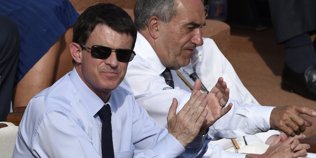 Astuce : Pour ne pas être reconnu dans la rue, Manuel Valls met une casquette, des lunettes de soleil et dit qu'il est Benoît Hamon bit.ly/2nfL8Qp