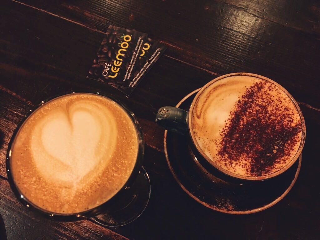 Roses are red,
Mornings are hard,
I suck at poetry,
Coffee.

Happy Monday 😴🌞☕️

#CafeLeemoo #Leemoo #GoodMorning #Coffee #LatteArt #FlatWhite #Cappuccino