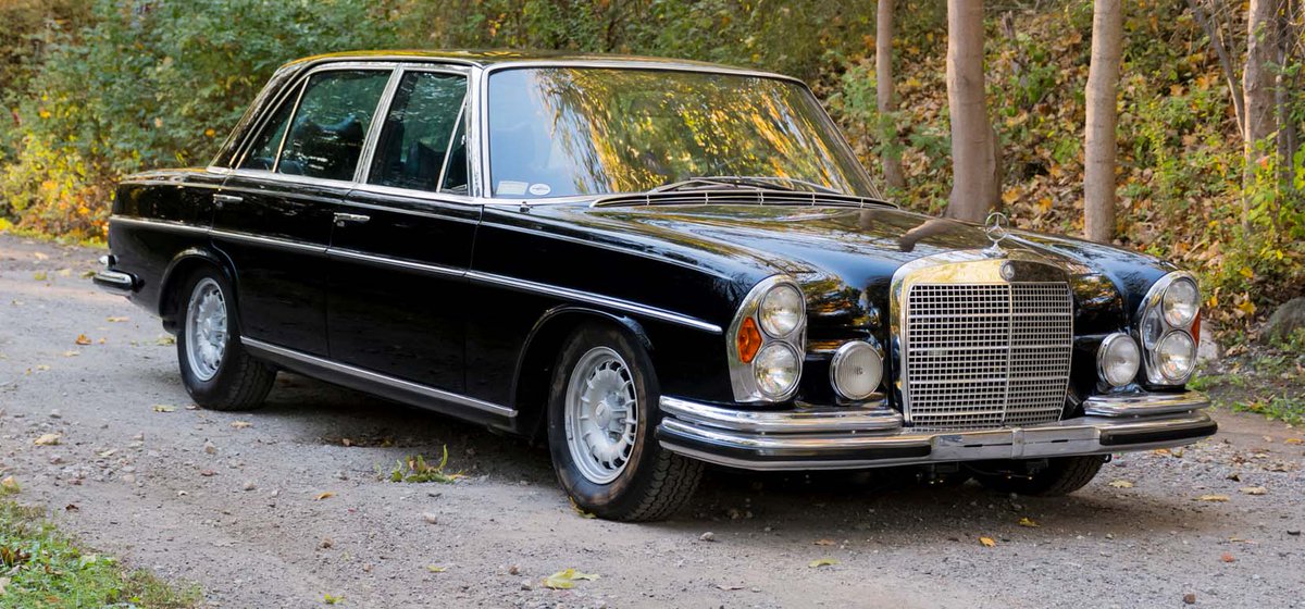 cycleszek1's tweet photo. Mercedes 300 SEL!  W 1972 roku aktor kupił Mercedesa 300 SEL z potężnym silnikiem V8 o pojemności 6,3-litrów, który szybko stał się jego ulubionym autem. #McQueen jeździł nim przez ostatnie 8 lat życia.
#stevoo https://t.co/lkLvNCagZT
