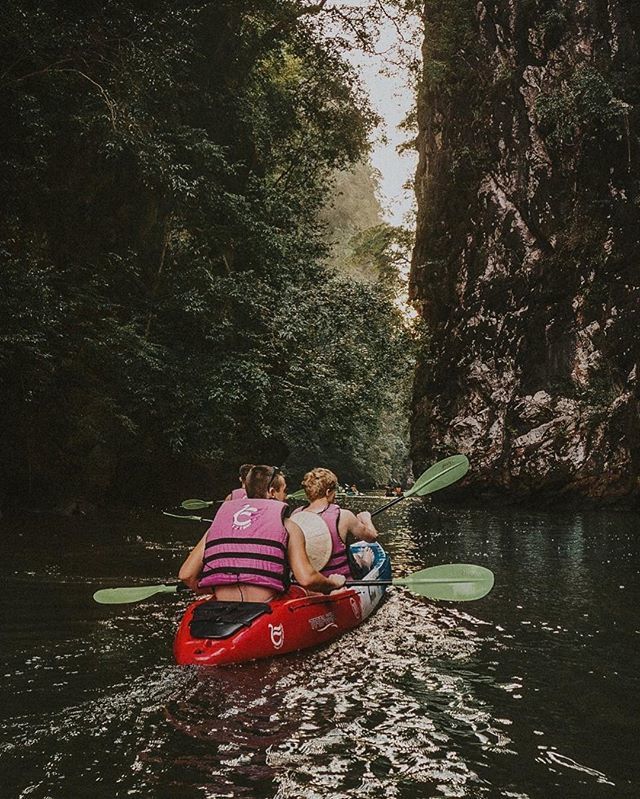 airguides's tweet photo. Kayaking, Krabi ๐น๐ญ.
Join the crew at @pakuphostel for some sunset kayaking โ๐ป. They'll guide you deep into some of the most epic jungle locations spotting wild animals. Check out #hopolla for all the detailsย ๐ด
.
.
#krabi #aonang #krabihostel https://t.co/hlxgeisA7a https://t.co/QRvMPVfGsw