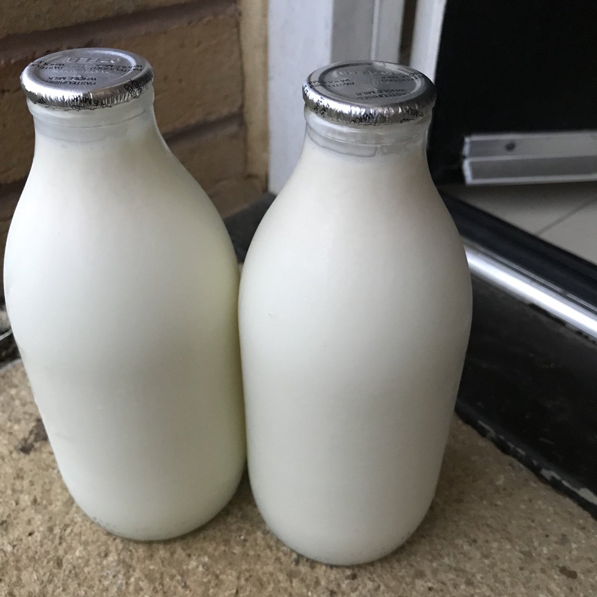 CleanerSeasOrg's tweet image. 🥛 delivered to the 🚪 

#RefuseReduceReuseRecycle 🌎💙♻️ #Bude #CleanerSeas