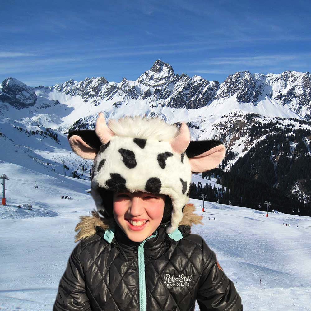 Hoxyheads's tweet photo. Vier jij #carnaval dit jaar in de #sneeuw? Met een Hoxyheads #skihelmcover maak jij het verschil op de piste! #onesizefitsall Bestel je #cover op https://t.co/aWfUicYBUa https://t.co/BRhS4KrGJp