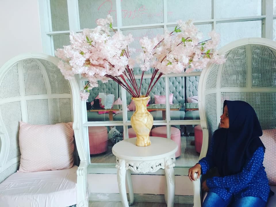 Khasantuell's tweet photo. entah siapa, kelak yang akan duduk di seberangku itu ??? ❤️❤️ https://t.co/B9fRG5gsi4