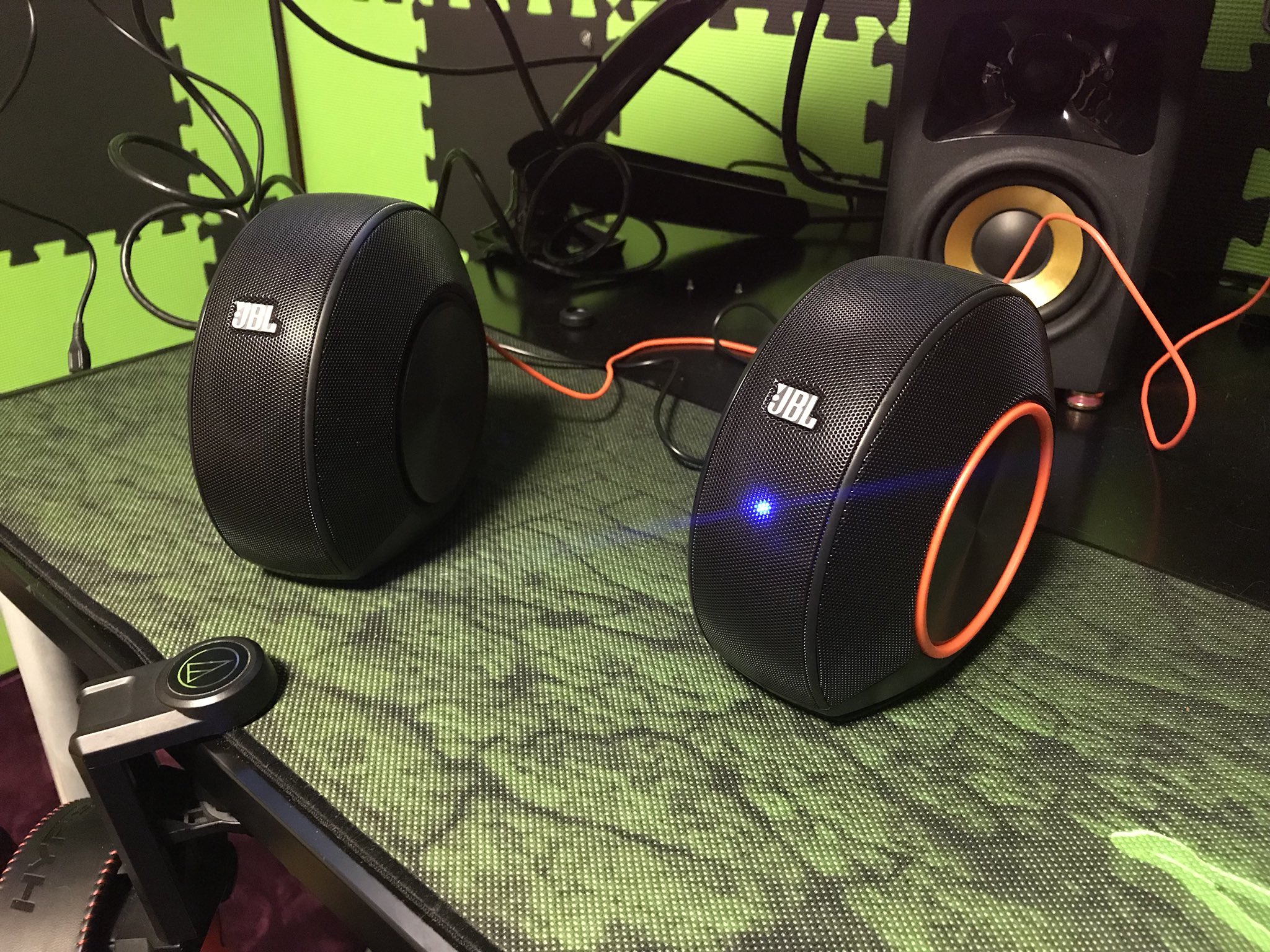 Jbl pebbles store ps4