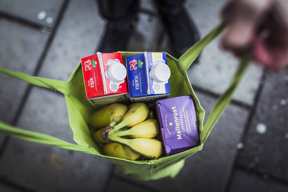 pensionarernas's tweet photo. Nu är den här: PRO:s prisundersökning 2017. Här är maten billigast närmast dig! Kolla i listorna här nedan:
https://t.co/UrcZZXdOlT #konsumentpol #pensionspol #prisundersökning #varfjärdeväljare #pensionär https://t.co/Zu3N2uTBuR
