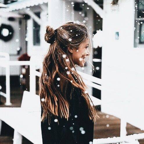 ❄️ Oublier sa crème solaire au ski c'est comme oublier son café un lundi matin : ce n'est PAS POSSIBLE et on vous explique pourquoi ici. 👉bit.ly/2Eh6a8z #spf50 #mimitika #ski #skincare #protectyourskin #forsunlovers