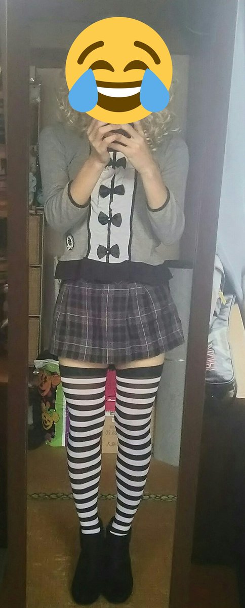 RANEzyosou's tweet photo. 中学2年ぐらいの時に着てた服着てみたw
��の定キツイw2つの意味で
スカートとか小さ過ぎてw
服も腕めっちゃ出てるしw
成長したなw
#女装
#女装男子 https://t.co/qTdcdaCHbI