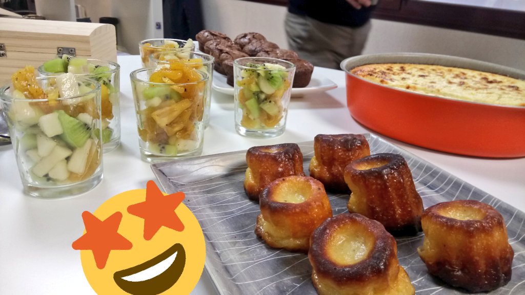 Sensandco's tweet photo. Surprises sucrées pour la #reunion du lundi matin ! Happy Birthday @xmedard ;) #classe4 #miam https://t.co/WZeUAZuH0z