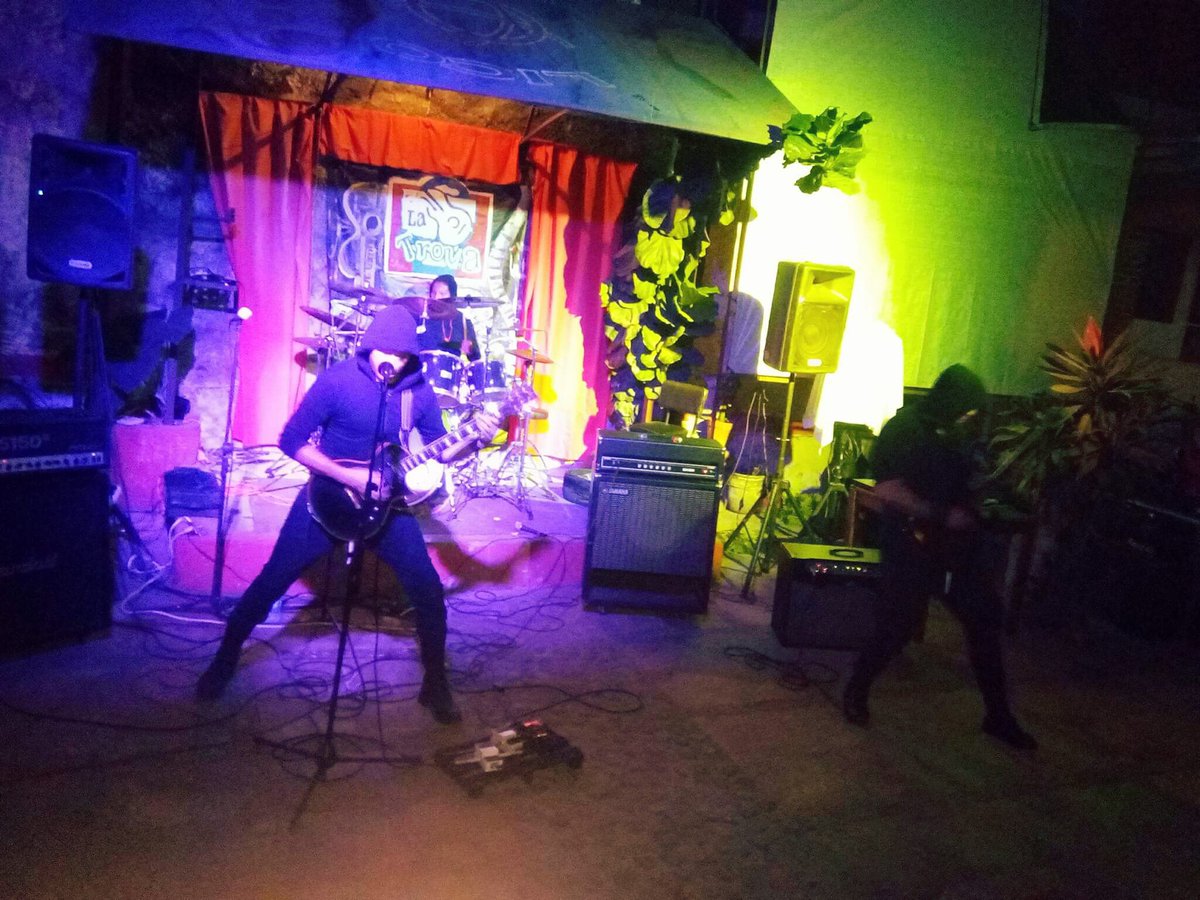 Nihil_legions's tweet photo. Gracias por la invitación a La Trova Bar en Colima, y a todos aquellos que estuvieron presentes! Su asistencia fue vital!
Primer show del año! ✅🔥🔥💀
Fotos cortesía de Juan Frank!
26/01/2018 https://t.co/vDw72tMbGv