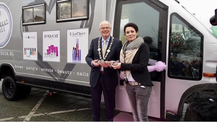 1 YEAR🎉 |Yeehh..We bestaan vandaag 1 jaar🥂🎉
Wat een geweldig jaar,zoveel geweldige feestjes,bruiloften,verzorgingshuizen,kantoren,events,en modeshows mogen verzorgen!
Dank jullie wel😊
#1jaar #kidsparty #birthdayparty #mobilesalon #bedrijfsuitjes #partyideas #beautytruck