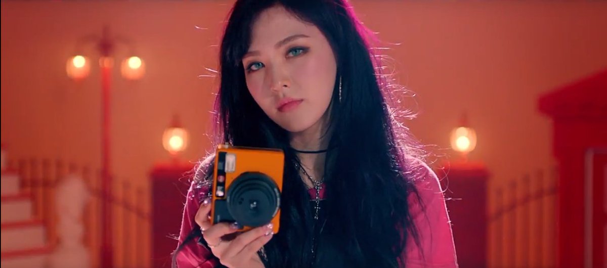 baejuhyeoned's tweet photo. BOW DOWN TO THE LESBIAN MESSIAH OF THIS GENERATION  #ThePerfectRedVelvet #BadBoy #RedVelvet https://t.co/8PbvG6NJfT