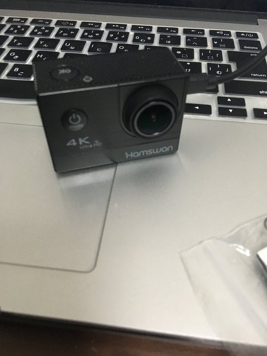 FlatMan320's tweet photo. Wi-Fiでアプリでの画角チェックも可能やし！わかりやすい！
編集にもパソコンにさせばいいし…
弱点は音声！！
音声は別撮りかな？！
ただうちはサブカメラにバイクにつけて走る予定やから…
モトブログのサブカメラに良いとみた！
#HAMSWAN F68 https://t.co/0eOzT35JX6