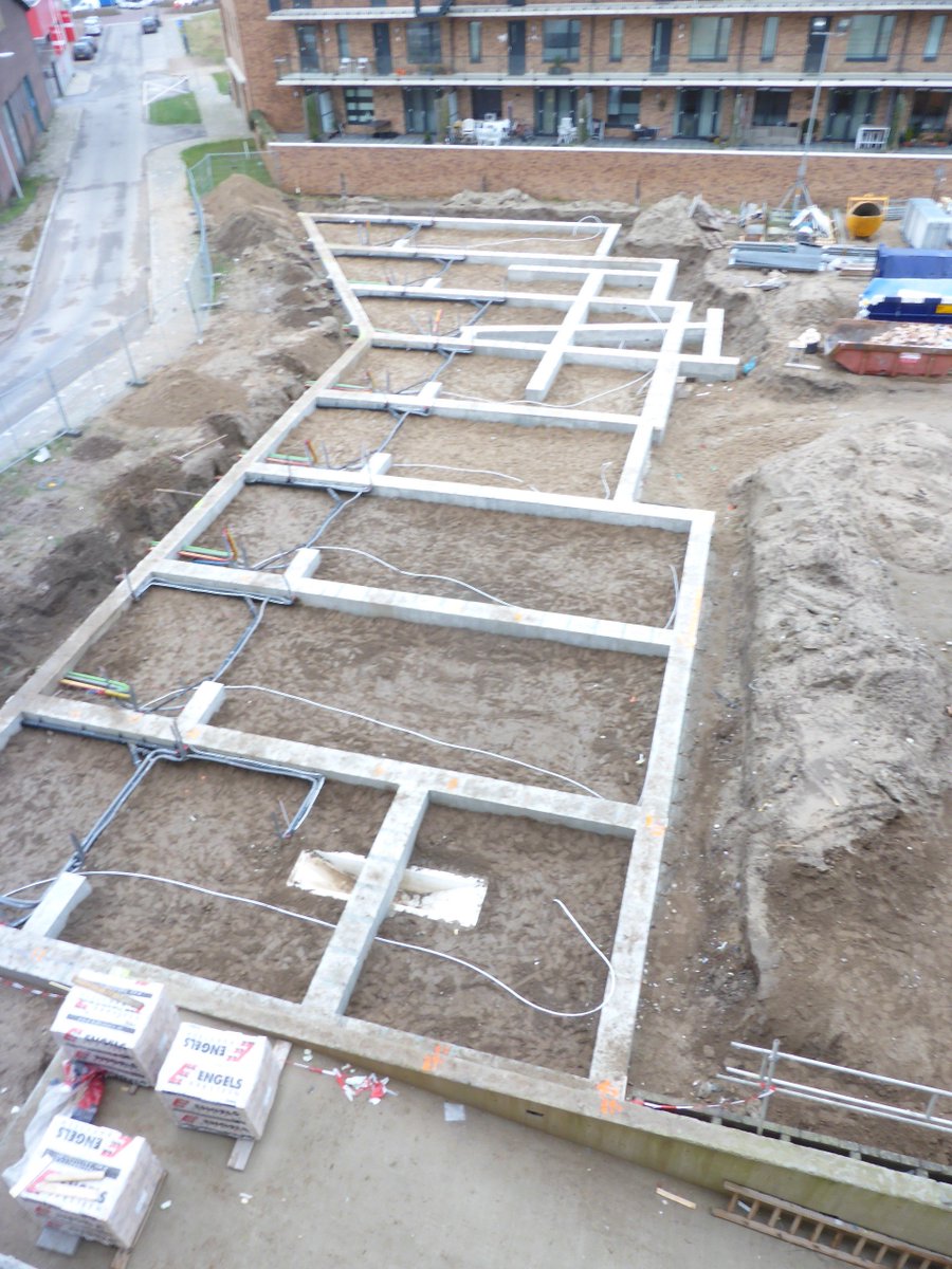 Bouwplaatsbezoek bij Havenmeester 10 in <a href="/NoorderhavenZ/">Noorderhaven Zutphen</a> Zutphen. De bouw van de 13 grondgebonden woningen is nu ook officieel begonnen. goo.gl/PmN62G