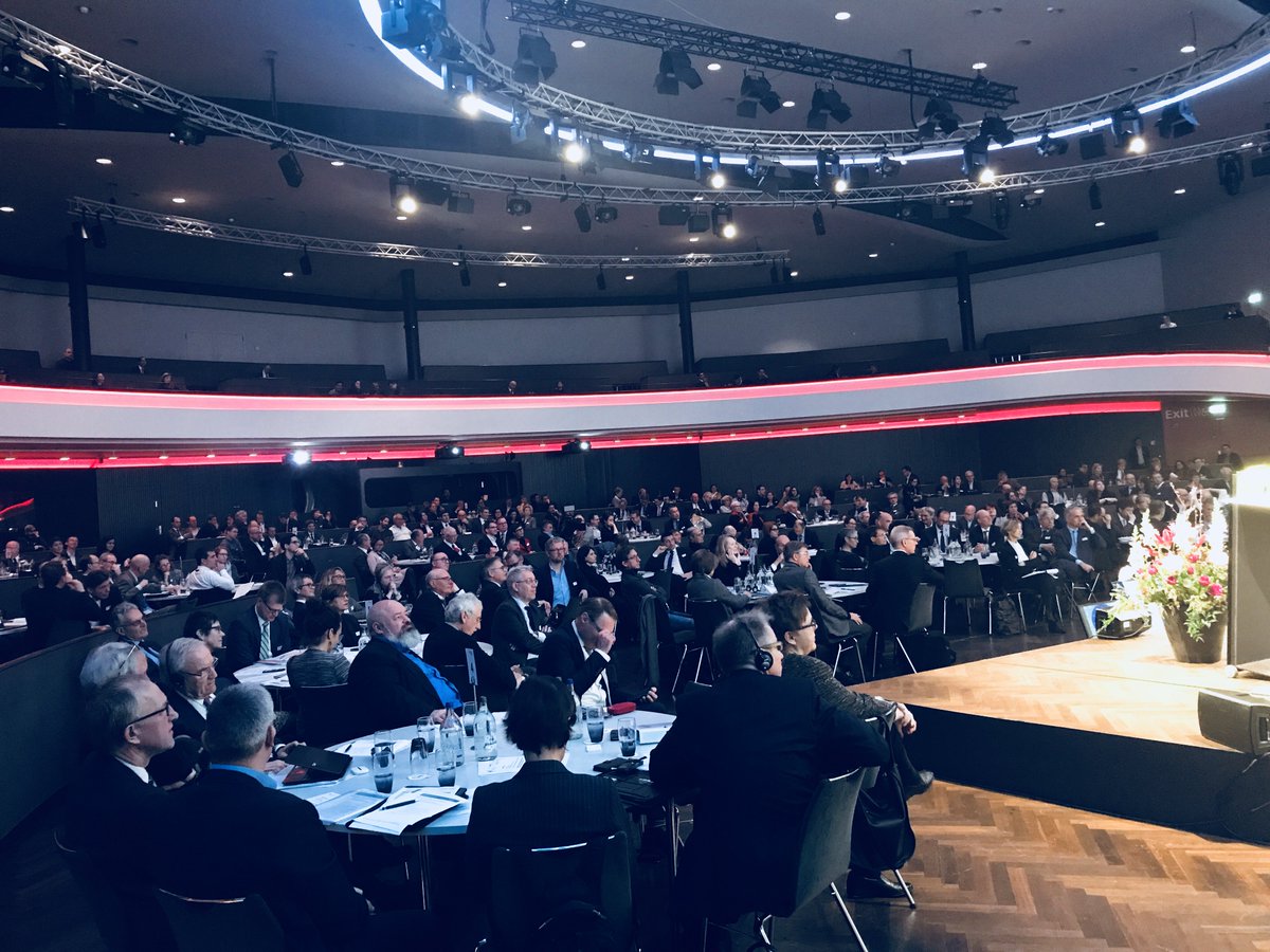 Konferenz #Gesundheit2020 in #Bern. „Wie kann #Kostenwachstum möglichst rasch gebremst werden?“ Alle 320 anwesenden Akteure sind gefordert.