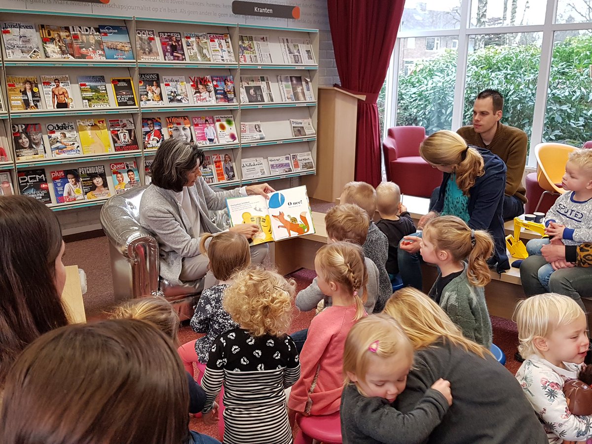 Peuterochtend <a href="/BiebNijkerk/">Bibliotheek Nijkerk</a> en wethouder <a href="/marlyklein/">Marly Klein</a> leest het spannende bethaal vsn de tijger voor #Voorleesdagen