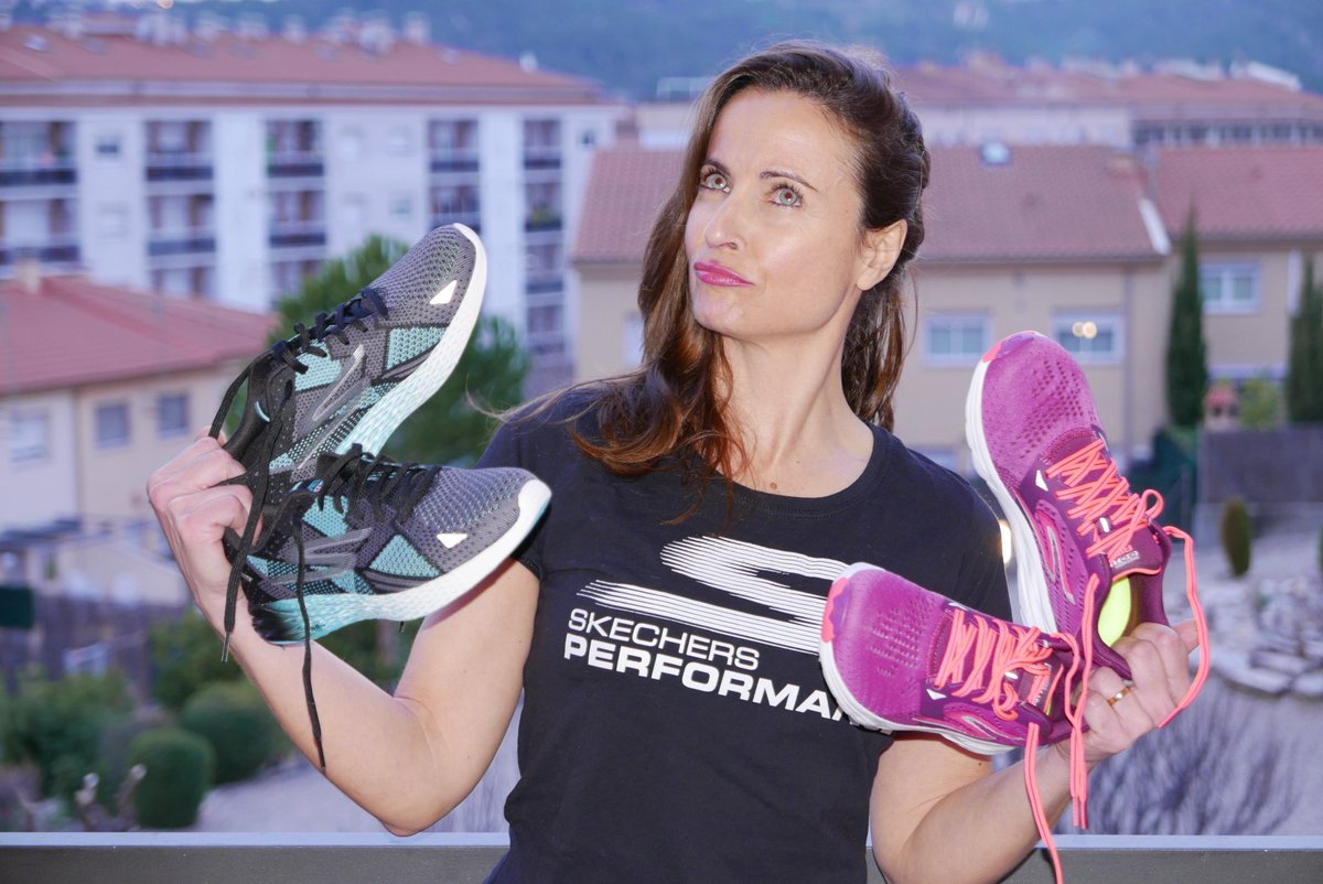 RetroRunning_'s tweet image. Buongiorno!!!😘
Sigo sumando kilómetros para el Mundial de #retrorunning y hoy tengo una tirada rápida de 8kms, estoy indecisa, #GomebRazor o #GorunRide ? 

#yocorroconskechers #skechersperformance