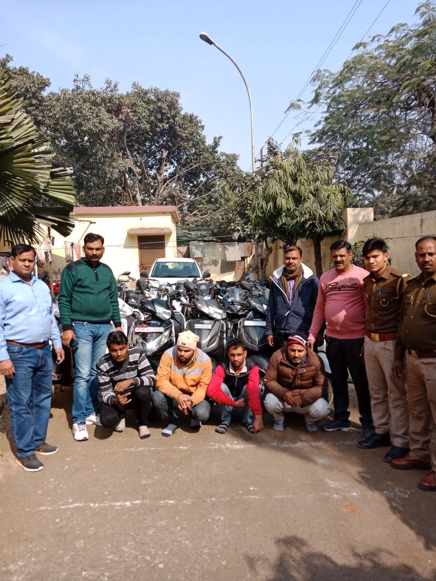 04 अर्न्तराष्ट्रीय चोर #गिरफ्तार, कब्जे से चोरी की 01कार, 15बाइक, 06स्कूटी, 01लैपटॉप, 02प्रिंटर व अन्य उपकरण,फर्जी कागजात आदि बरामद, थाना सेक्टर 58 नोएडा। #NoidaPolice <a href="/Uppolice/">UP POLICE</a>