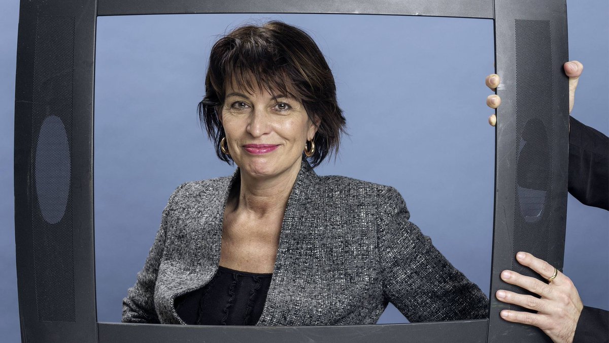Interview de la conseillère fédérale #DorisLeuthard <a href="/UVEK/">UVEK - DETEC - DATEC</a> dans <a href="/migrosmagazine/">Migros Magazine</a> : La radio-télévision publique remplit une mission d'information fondamentale en 🇨🇭 
Doris Leuthard: «La radio-télévision publique est aussi vitale que l’eau ou l’électricité» migrosmagazine.ch/doris-leuthard…