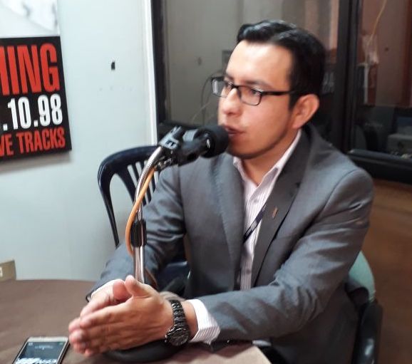 CFN_ECUADOR's tweet photo. En entrevistas a #EcotelRadio y #RadioPoder, el gerente de la CFN sucursal #Loja, economista Sergio Cabrera, informó sobre la gestión crediticia de la mayor banca productiva del país durante 2017 y las proyecciones para el 2018. https://t.co/soLz9lVHBX