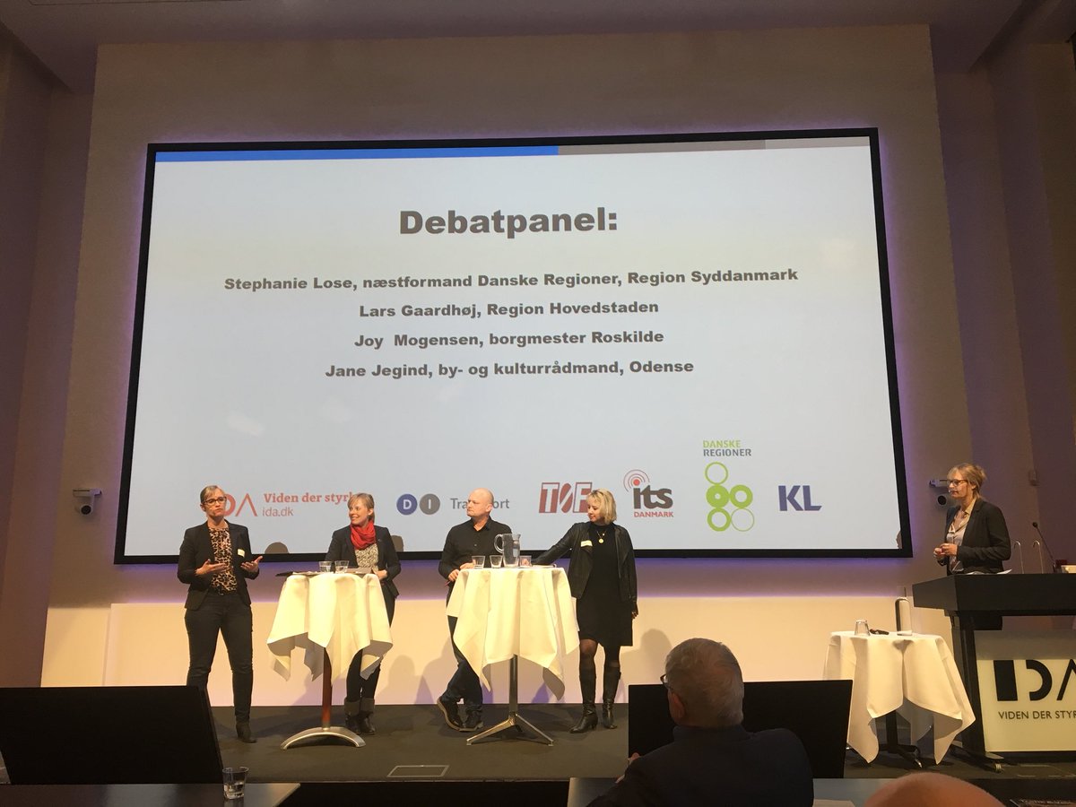 Godt spørgsmål fra Svend Tøfting til panelet: “I taler meget om mobilitet. FT taler om asfalt. Hvordan får i  #dkpol med?”  #dktrp  #kompoldk