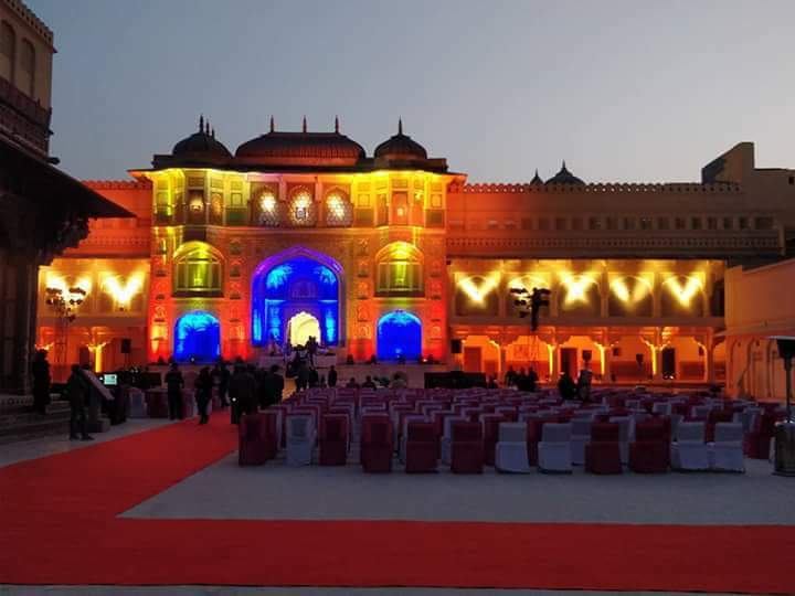 TeamArsoul's tweet photo. Thank you @ShekharRavjiani for giving tribute to our legend late "Jagjit Singh" sir.

Our team is happy to meet you yesterday. You know the entire setup of the event organised by our event management team.

You made the evening peaceful with your team last night.😊
#ZEEJLF2018 https://t.co/UcJqJ6WzUt