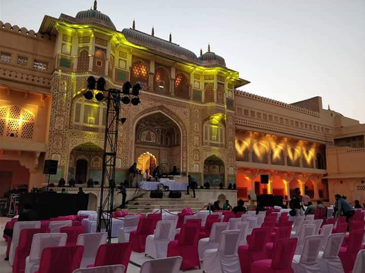 TeamArsoul's tweet photo. Thank you @ShekharRavjiani for giving tribute to our legend late "Jagjit Singh" sir.

Our team is happy to meet you yesterday. You know the entire setup of the event organised by our event management team.

You made the evening peaceful with your team last night.😊
#ZEEJLF2018 https://t.co/UcJqJ6WzUt