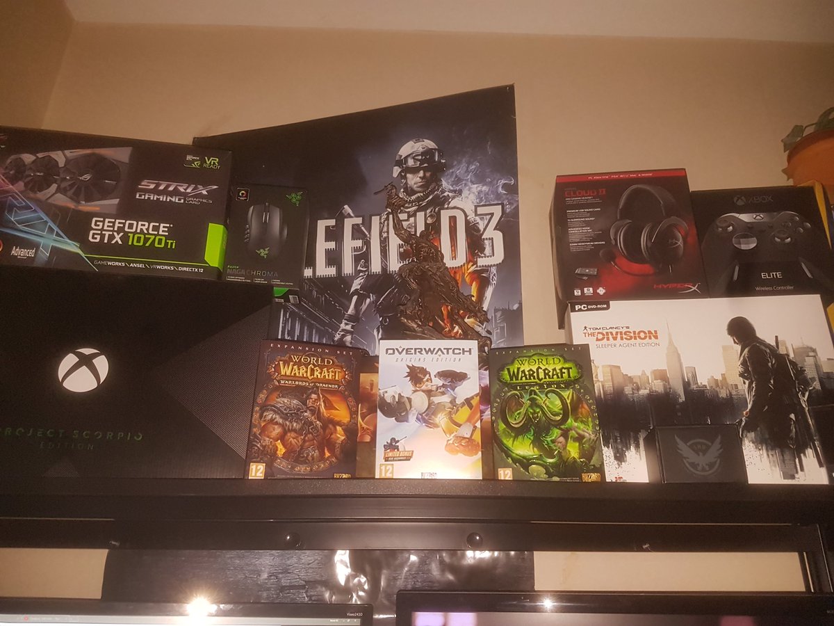 DaggerSebbe's tweet image. So my new fans and desk is kinda Nice  😊