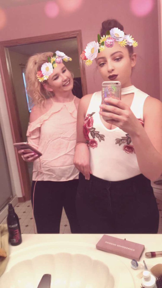 mini_vann_'s tweet photo. HAPPY BIRTHDAY to my main 💕 have a great day bestie much love ❤️ https://t.co/nDcM75LZMP